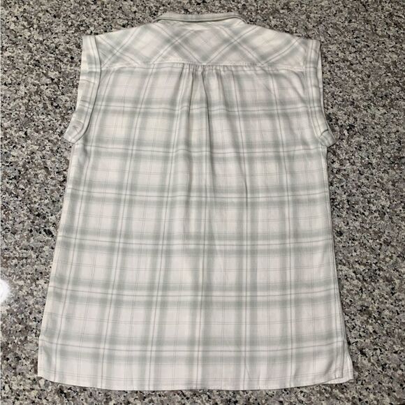 UNTUCKit Top 12 Plaid White Holiday Gift Stocking Stuffer Gifts for Her - Picture 8 of 9